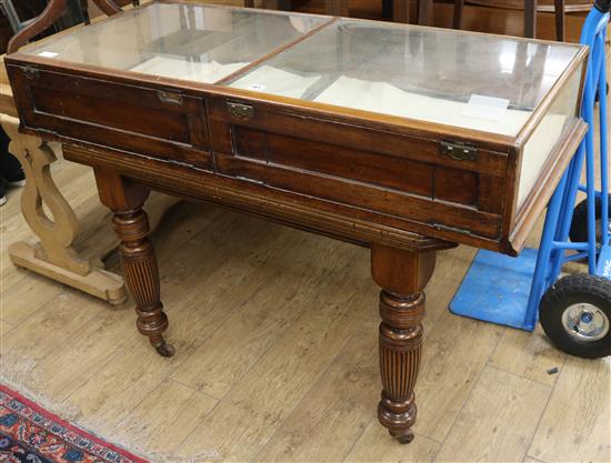 An early 20th century mahogany shop display case W.126cm